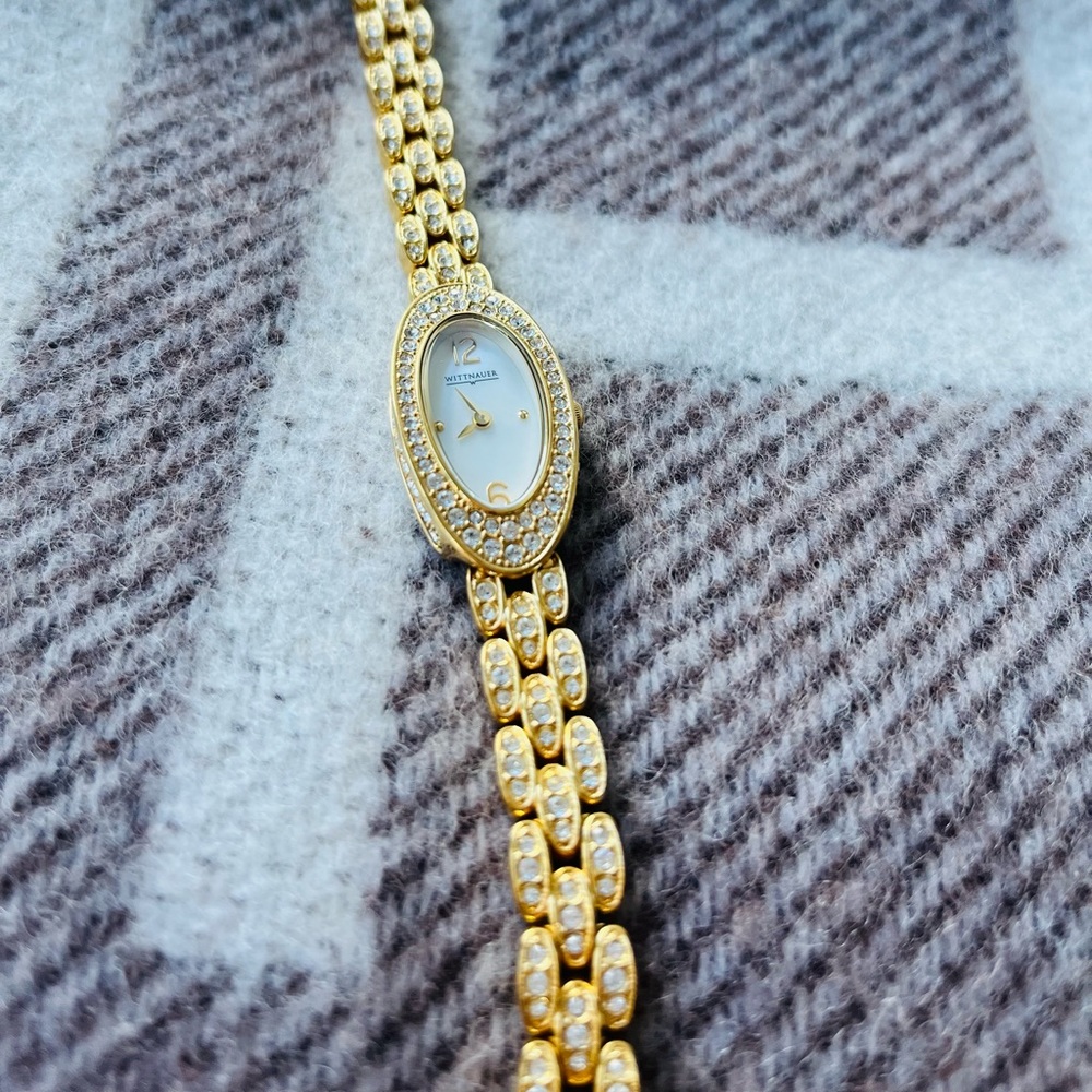 Wittnauer Watches sapphire crystal, water resistant